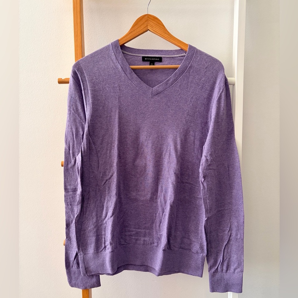 Men’s Banana Republic‎ Lavender V-Neck Sweater